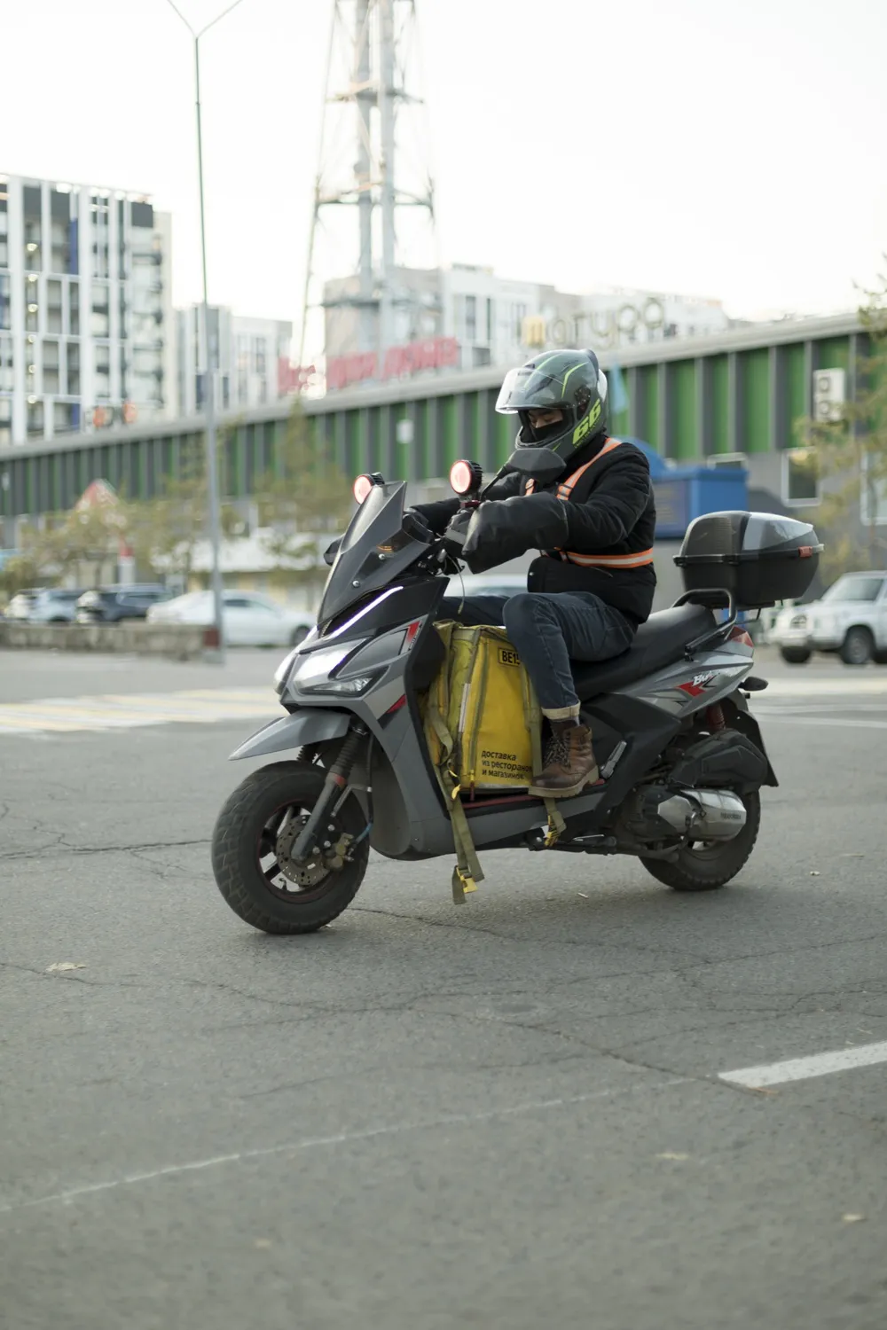 Как доставка поддержала при смене профессии: история курьера партнера Яндекс Go