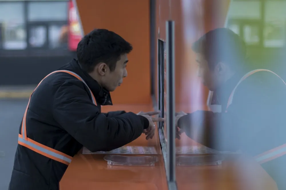 Как доставка поддержала при смене профессии: история курьера партнера Яндекс Go