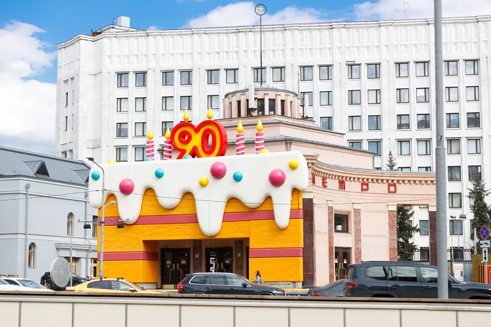 Самое беспрерывное метро мира масштабно отметило 90-летие (фото)