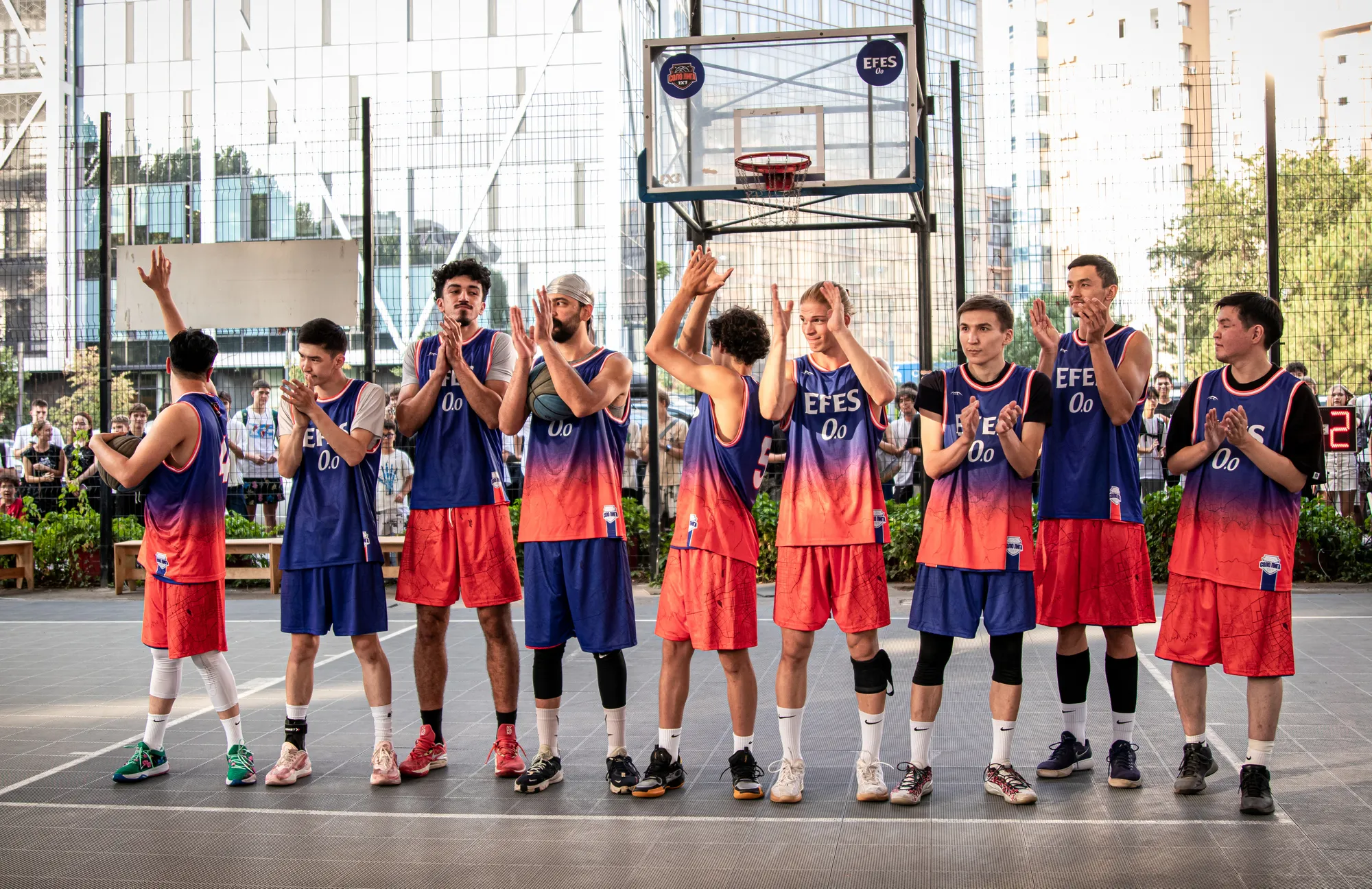 Энергия улиц, стиль игры и шоу: как прошёл баскетбольный ивент 1x1 от Solo League x Efes 0.0 в Алматы.