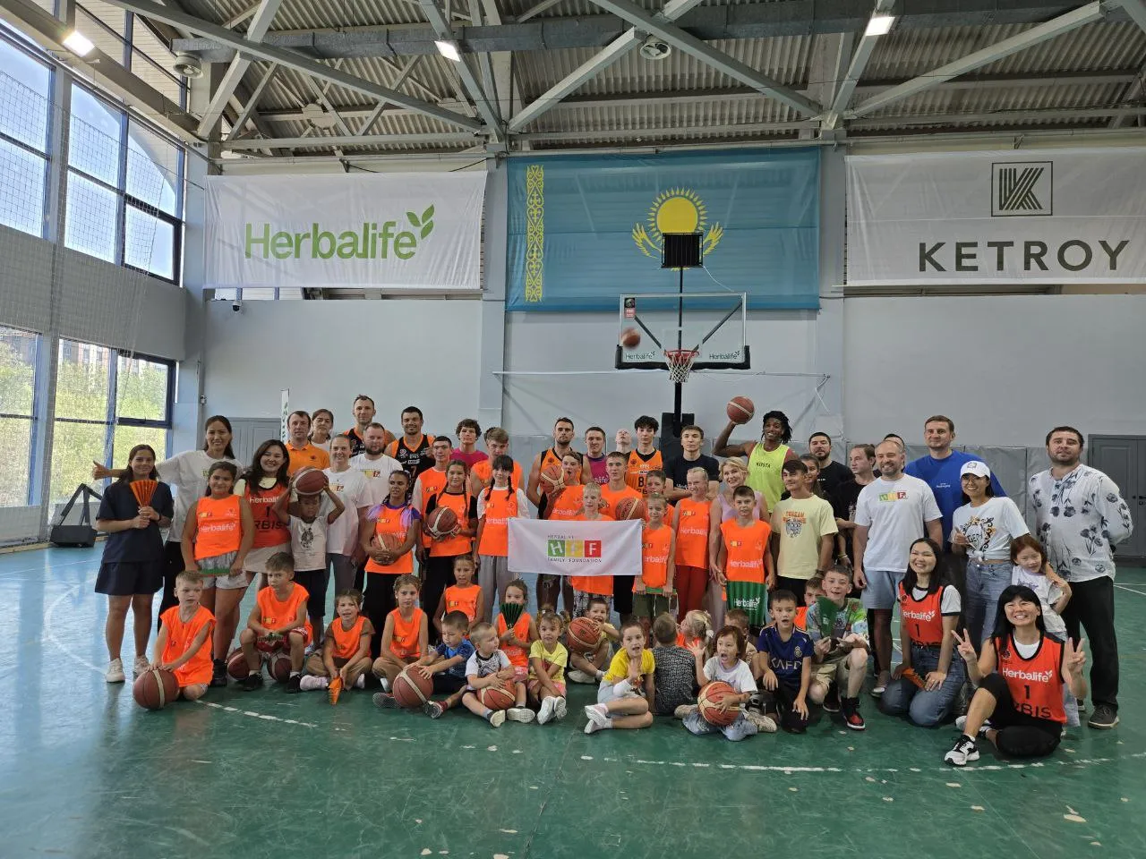 Радость в каждом пасе: Herbalife и Ирбис Алатау провели баскетбольный мастер-класс для детей «Солнышка»