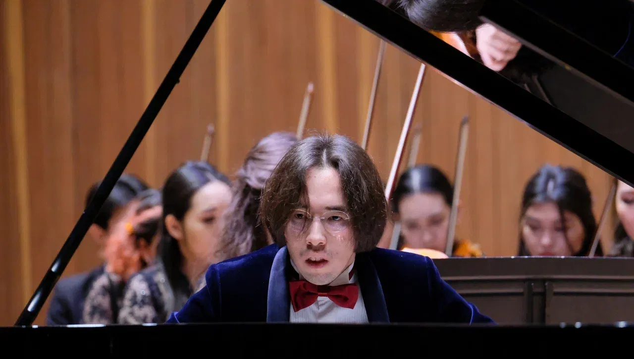 Казахстанец войдёт в историю мировой музыки: Рахат-Би Абдысагин представит в Оксфорде первую квантовую симфонию