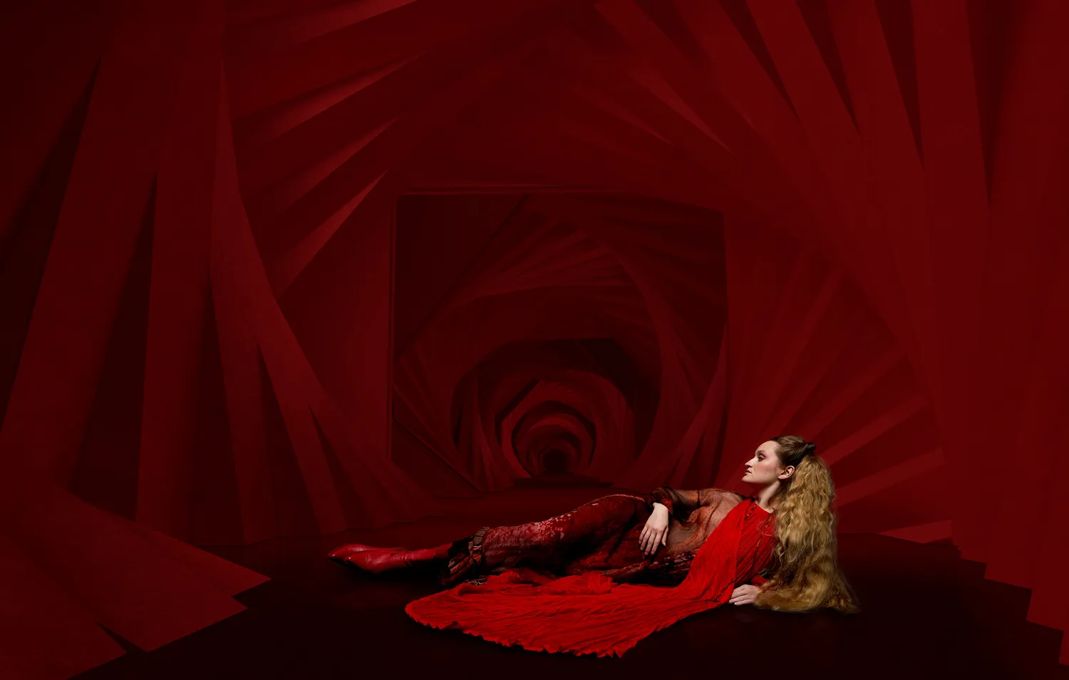 ART CHAPTER EVENT “DOMINO" : когда мода движется, а движение становится искусством ART CHAPTER EVENT “DOMINO" : когда мода движется, а движение становится искусством