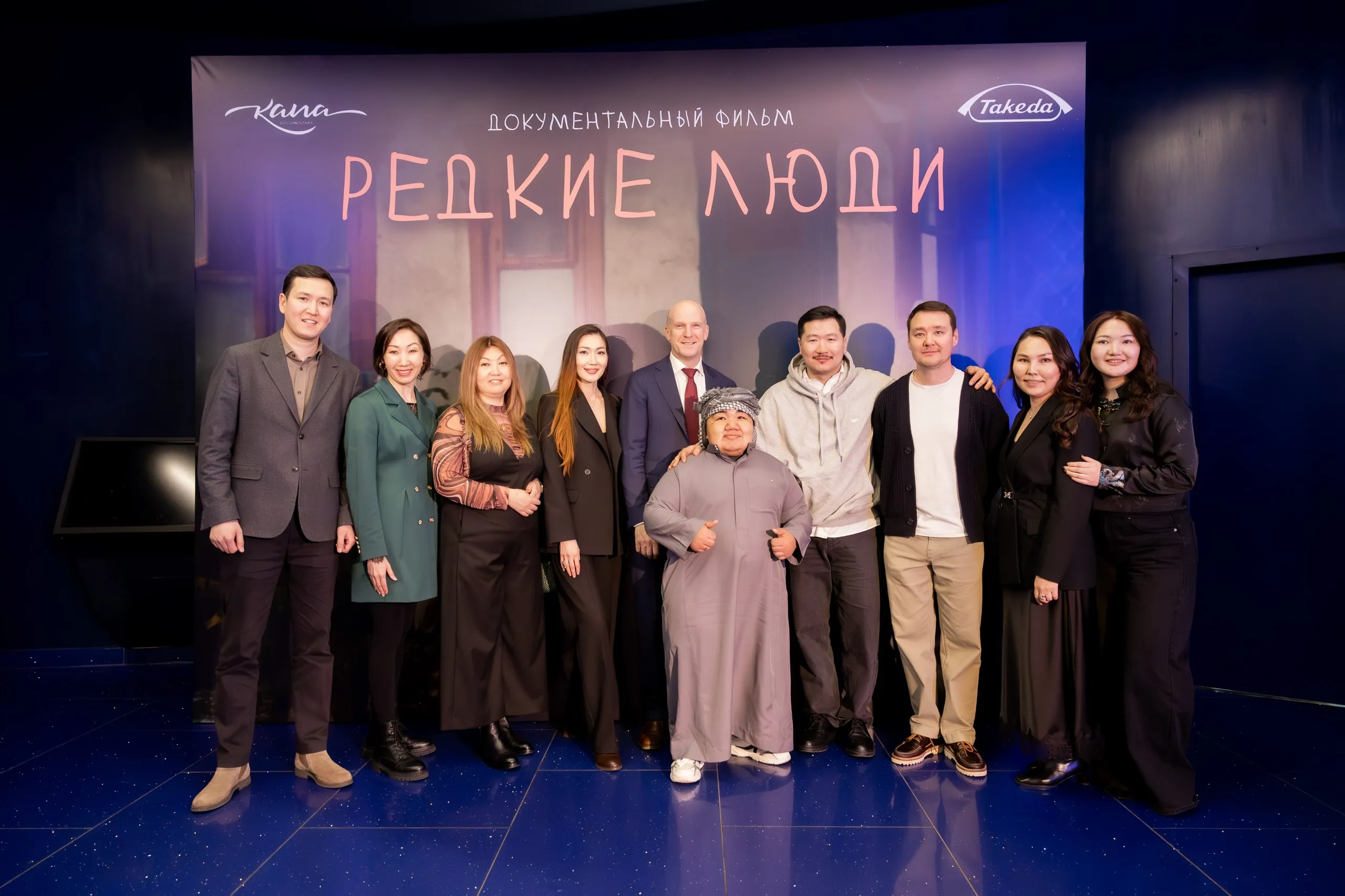 «Сирек әрі теңқұқылы»: Алматыда сирек кездесетін аурулары бар қазақстандықтар туралы деректі фильмнің премьерасы өтті