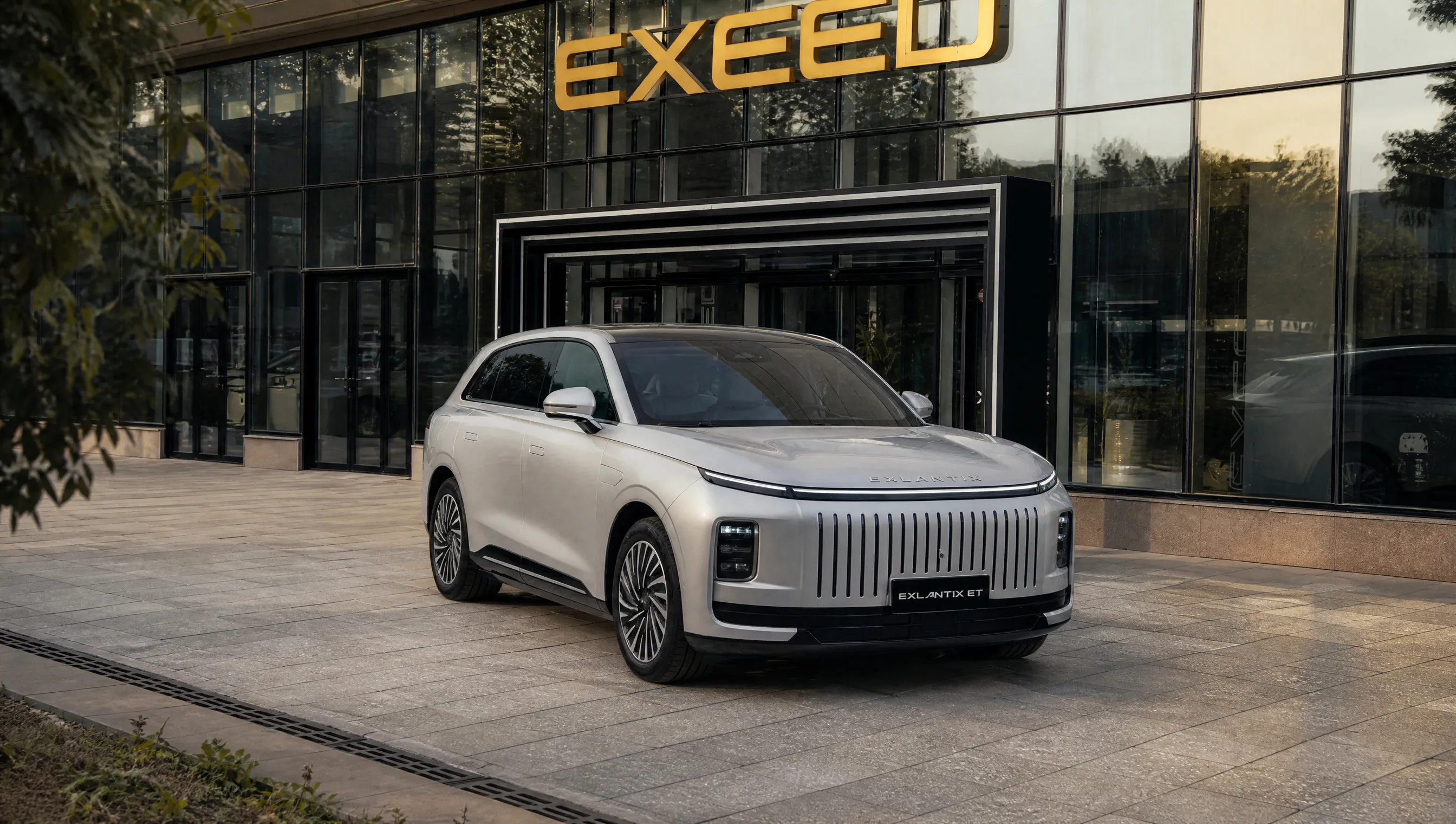 EXEED выходит в сегмент гибридов в Казахстане с EXLANTIX ET